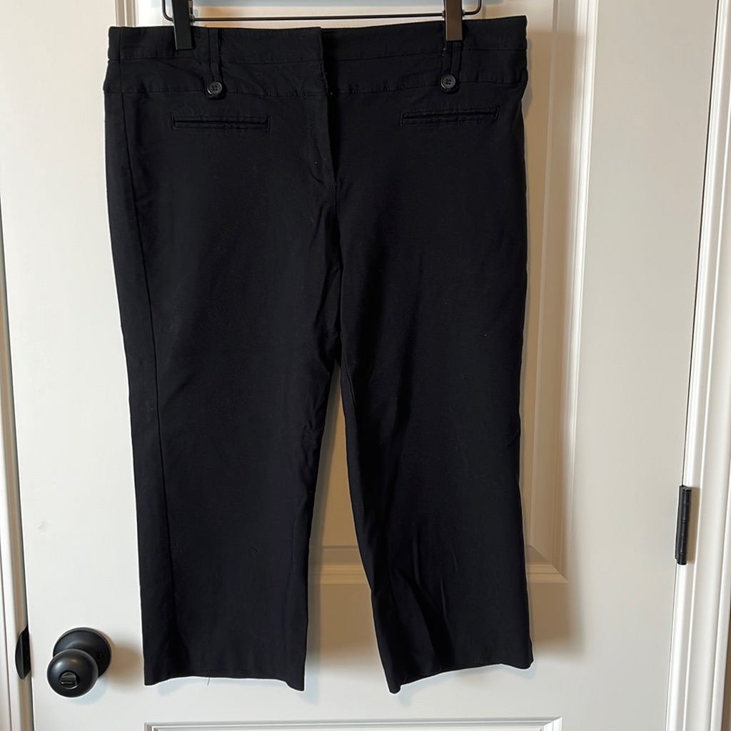 Black Capris!